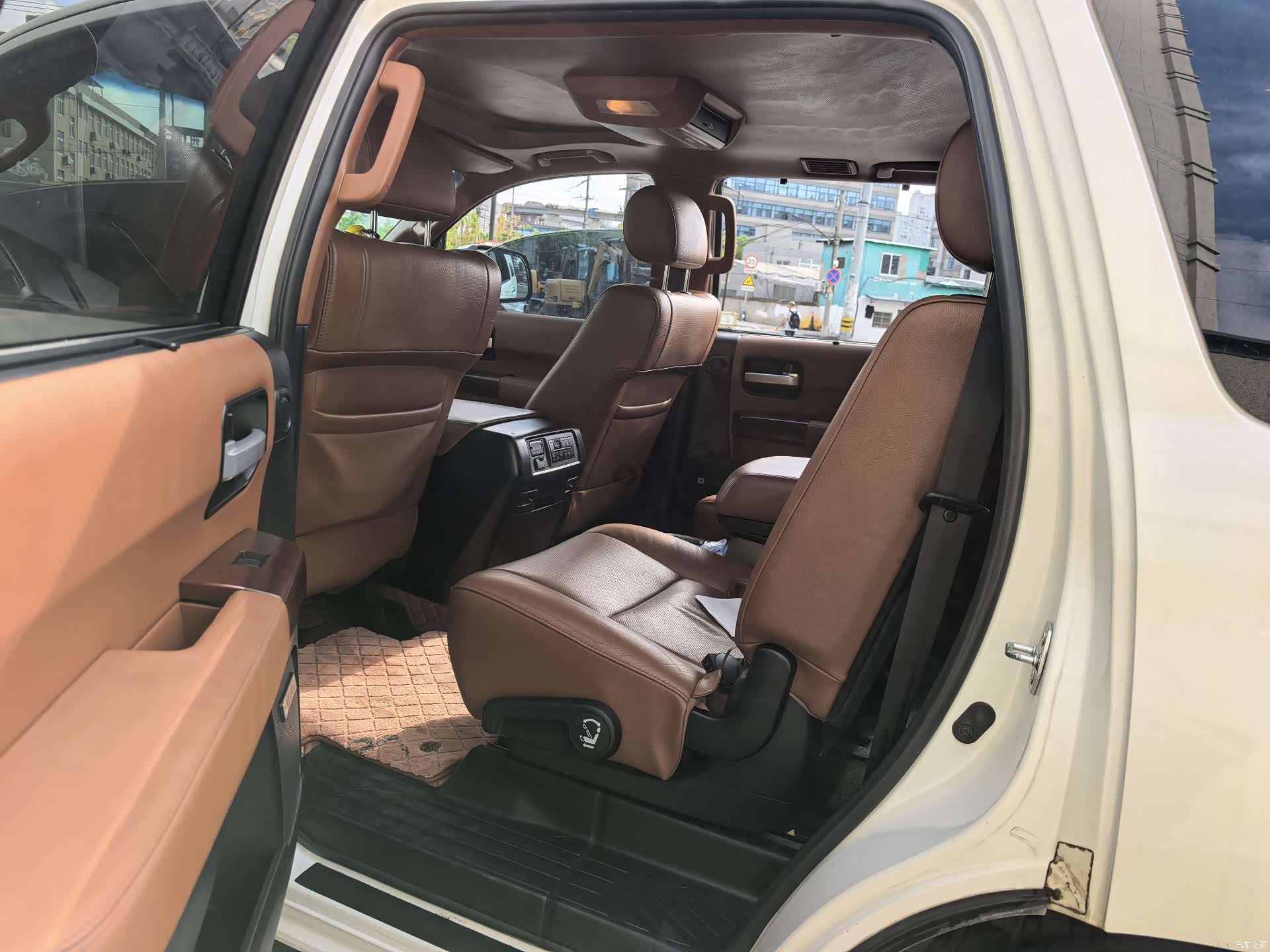 Toyota Sequoia, 2014 4