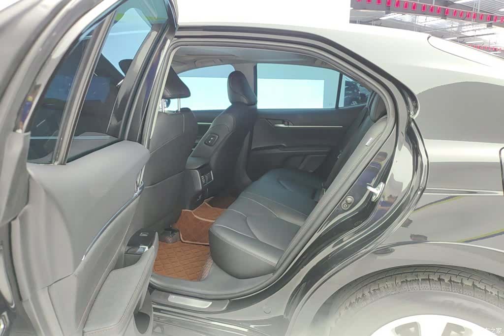 Toyota Camry, 2023 11