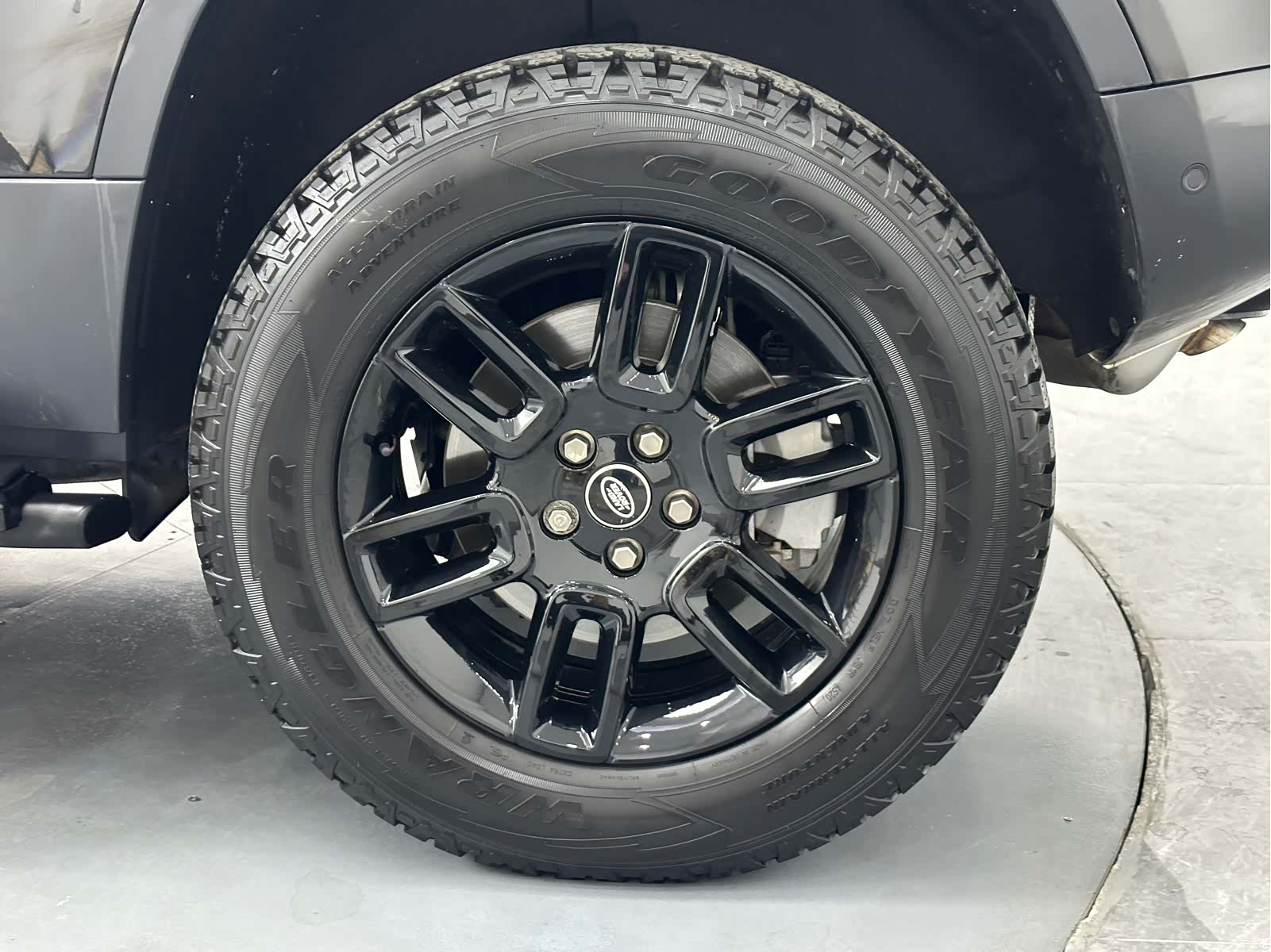 Land Rover Defender, 2022 23