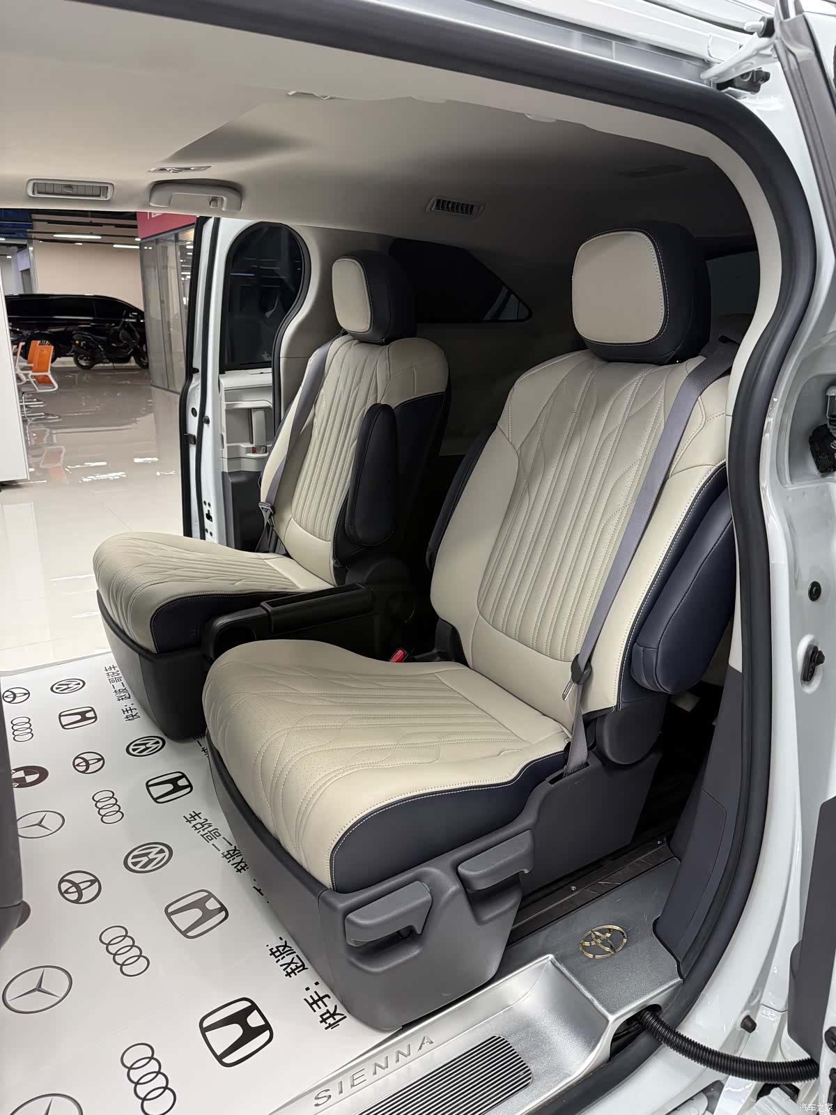 Toyota Sienna, 2023 13
