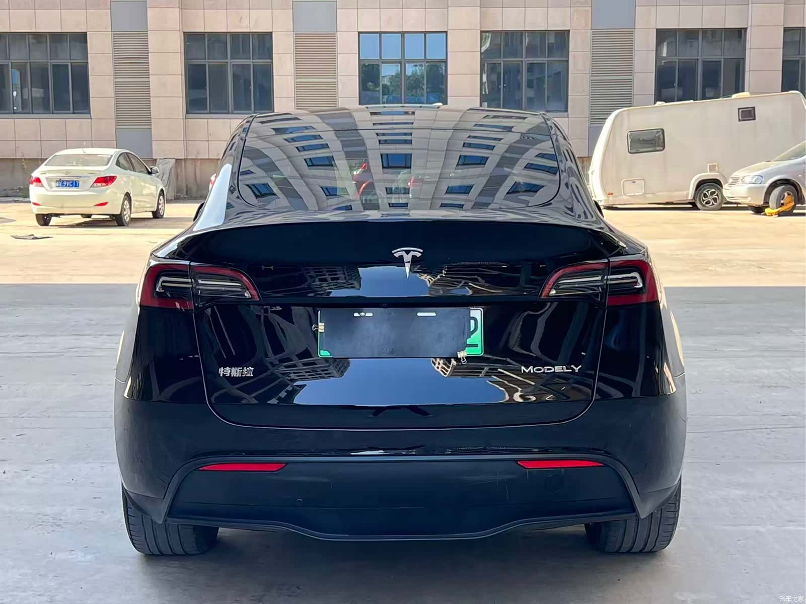Tesla Model Y, 2024 8