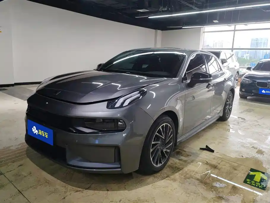 Lynk & Co 03