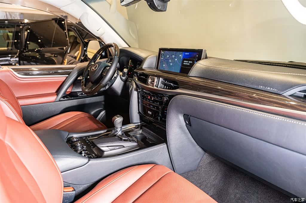 Lexus LX, 2022 10