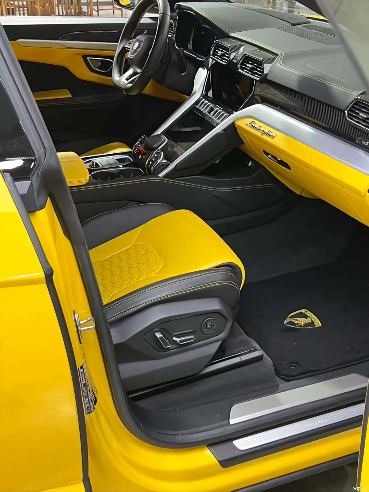 Lamborghini Urus, 2022 2