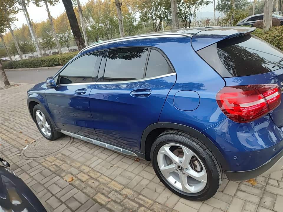 Mercedes-Benz GLA