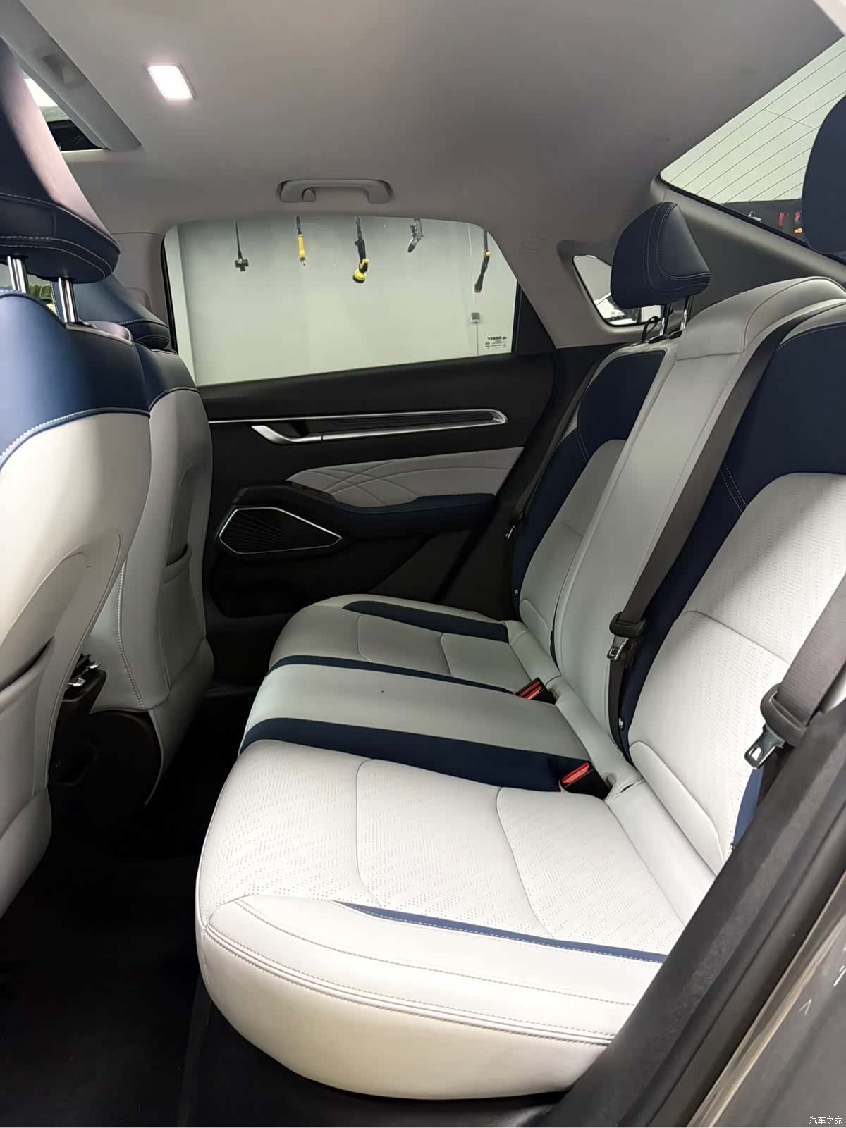 Geely Emgrand, 2022 15