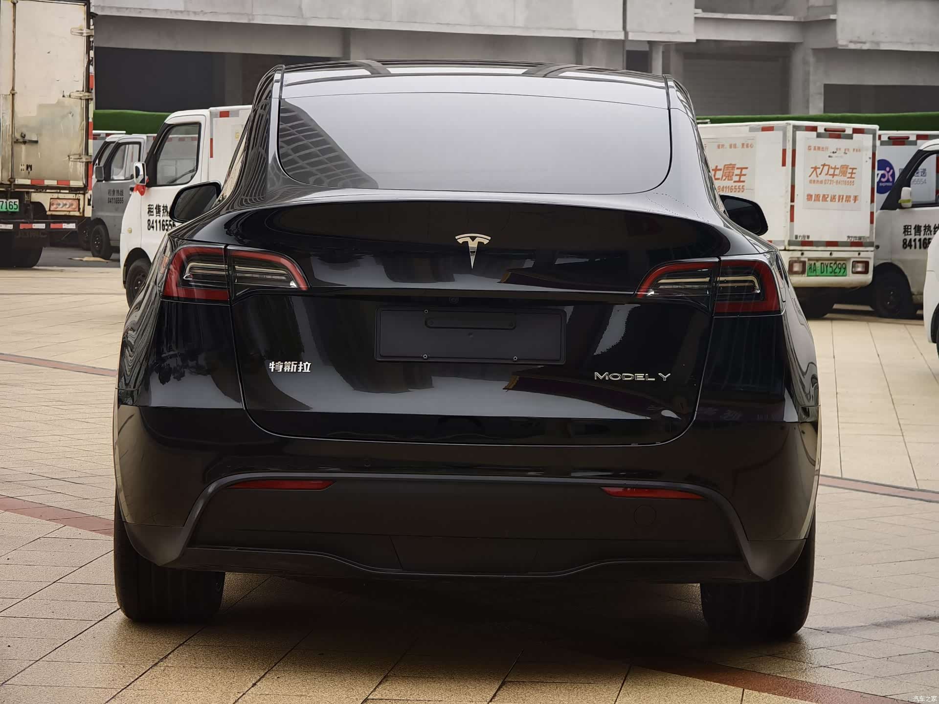 Tesla Model Y, 2024 6