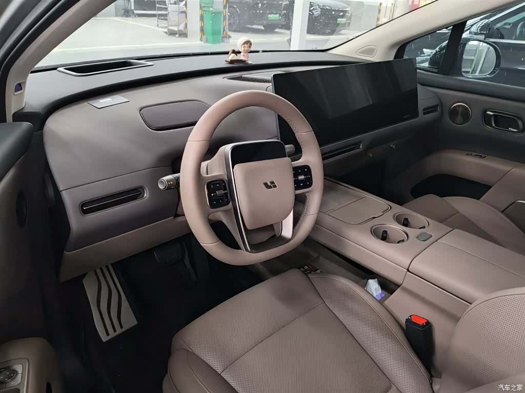 Li Auto i8, 2025 2