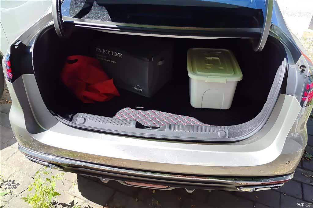 Geely Emgrand, 2026 4
