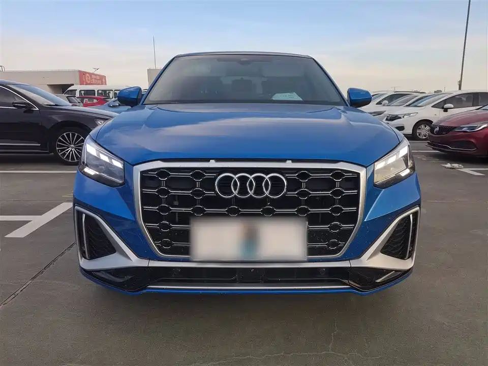 Audi Q2L