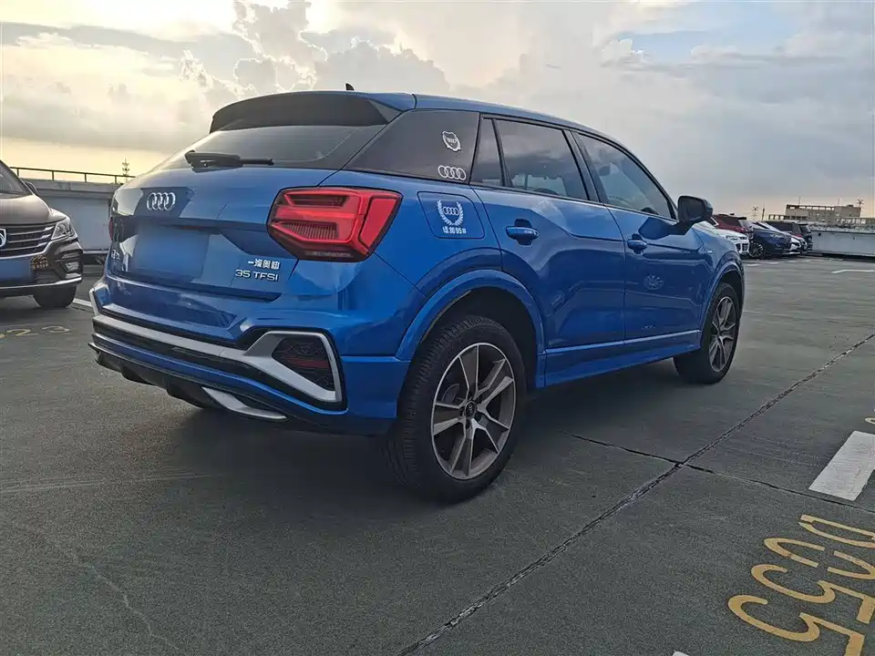 Audi Q2L