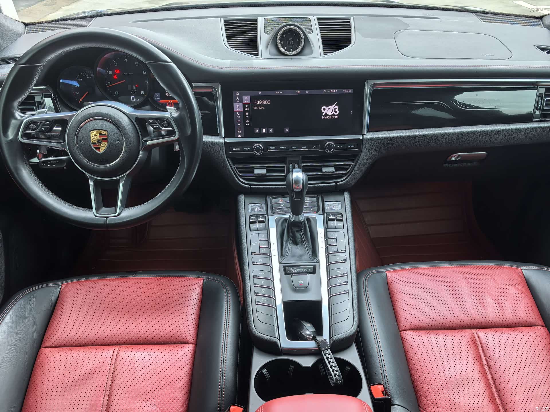 Porsche Macan, 2022 все фото