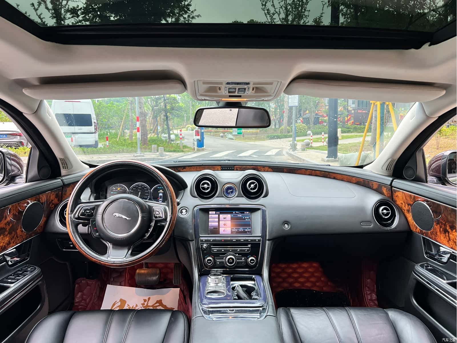 Jaguar XJ, 2012 11