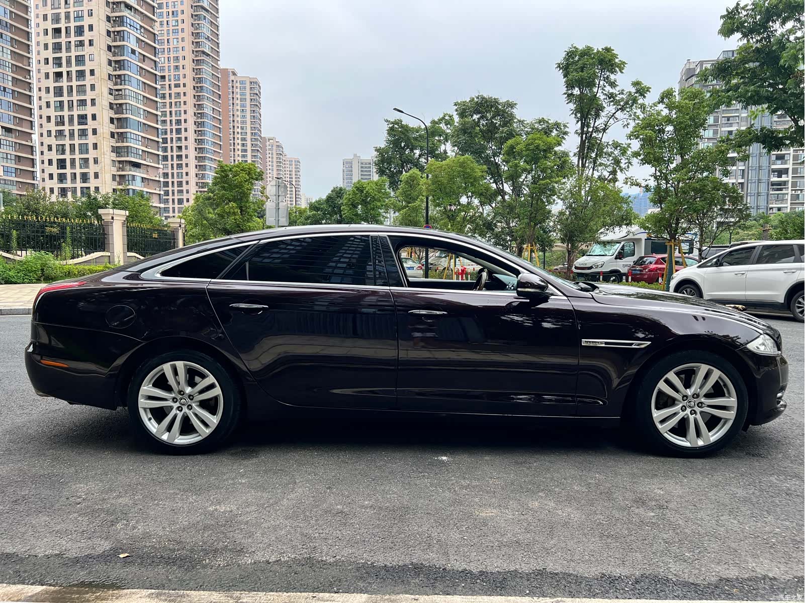 Jaguar XJ, 2012 4