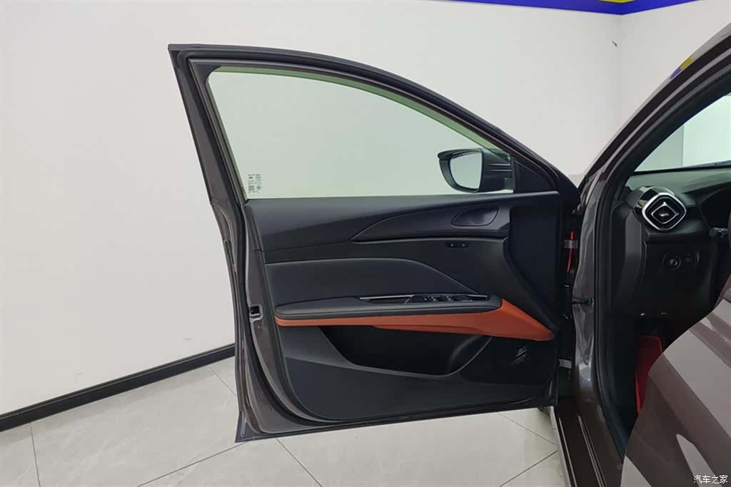 MG MG5, 2025 7