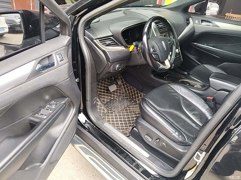 Lincoln MKC, 2018 11