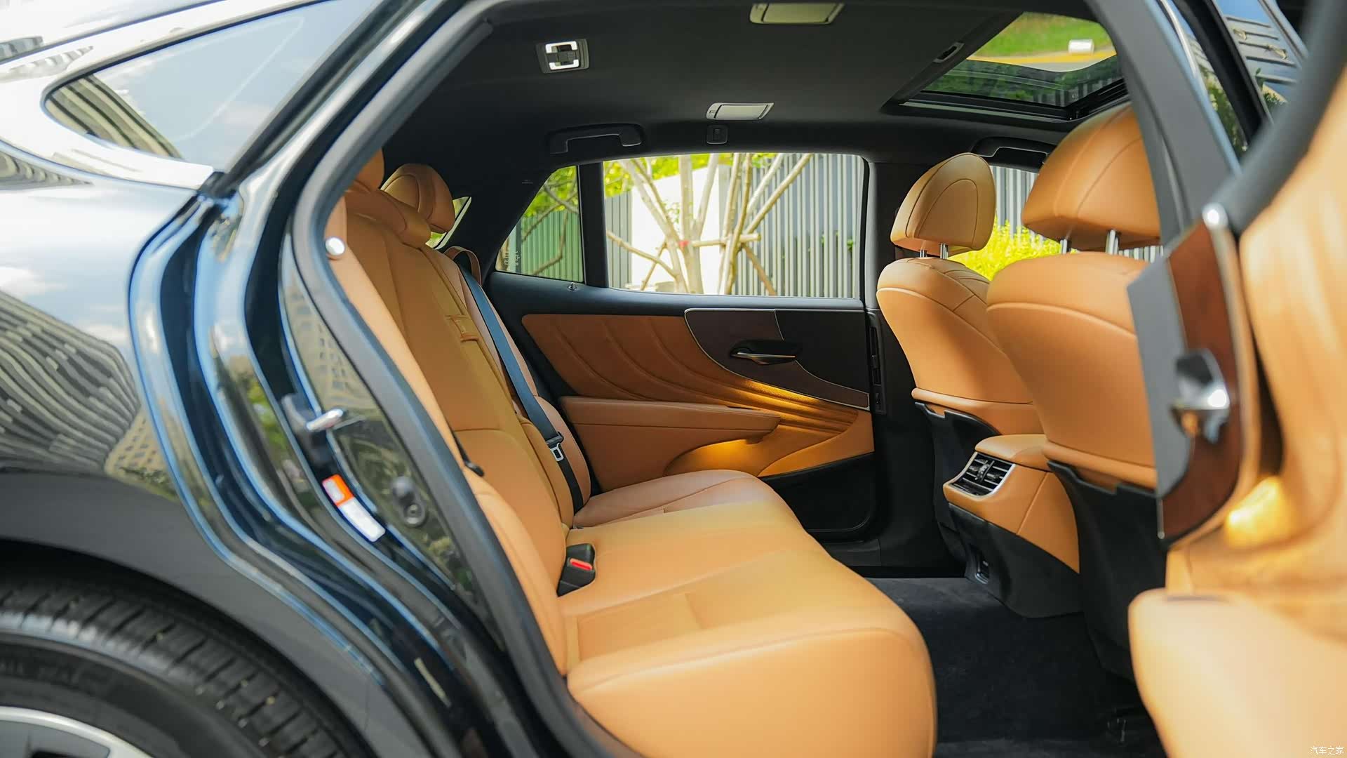 Lexus LS, 2023 15