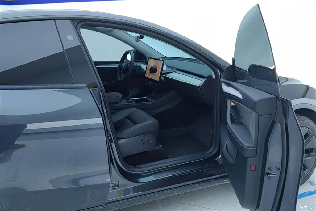 Tesla Model Y, 2024 8