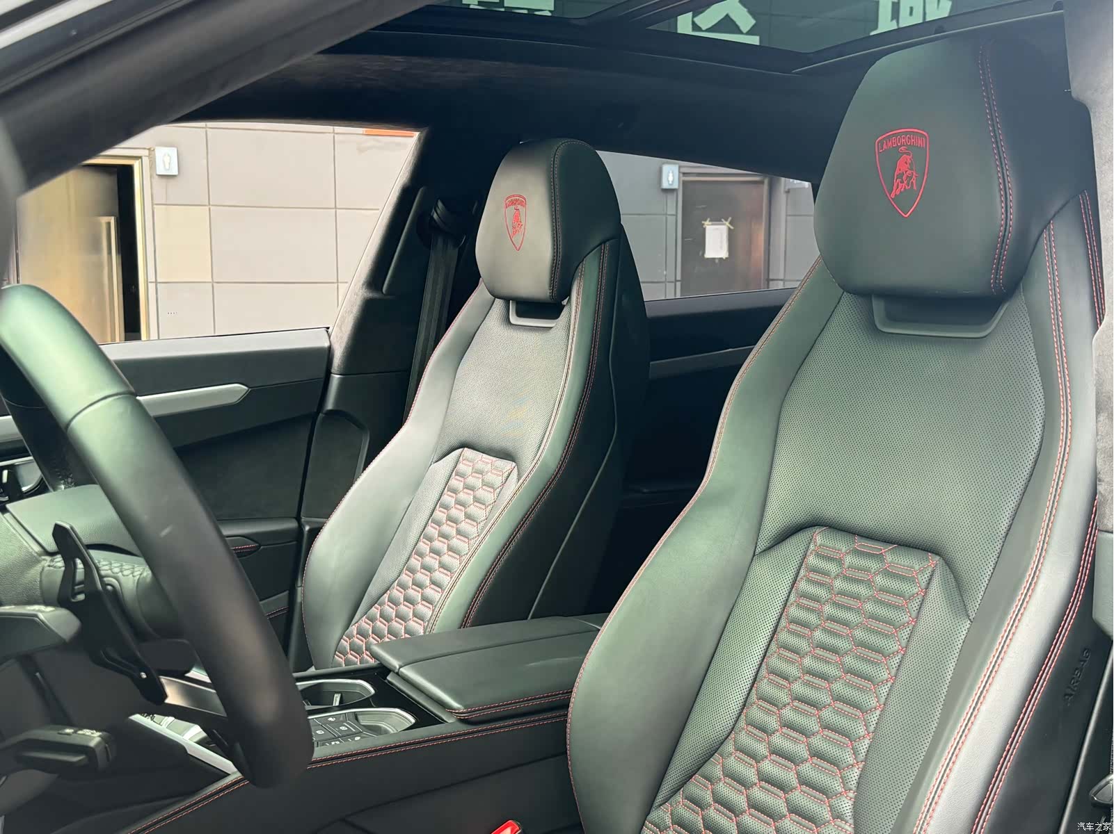 Lamborghini Urus, 2023 12