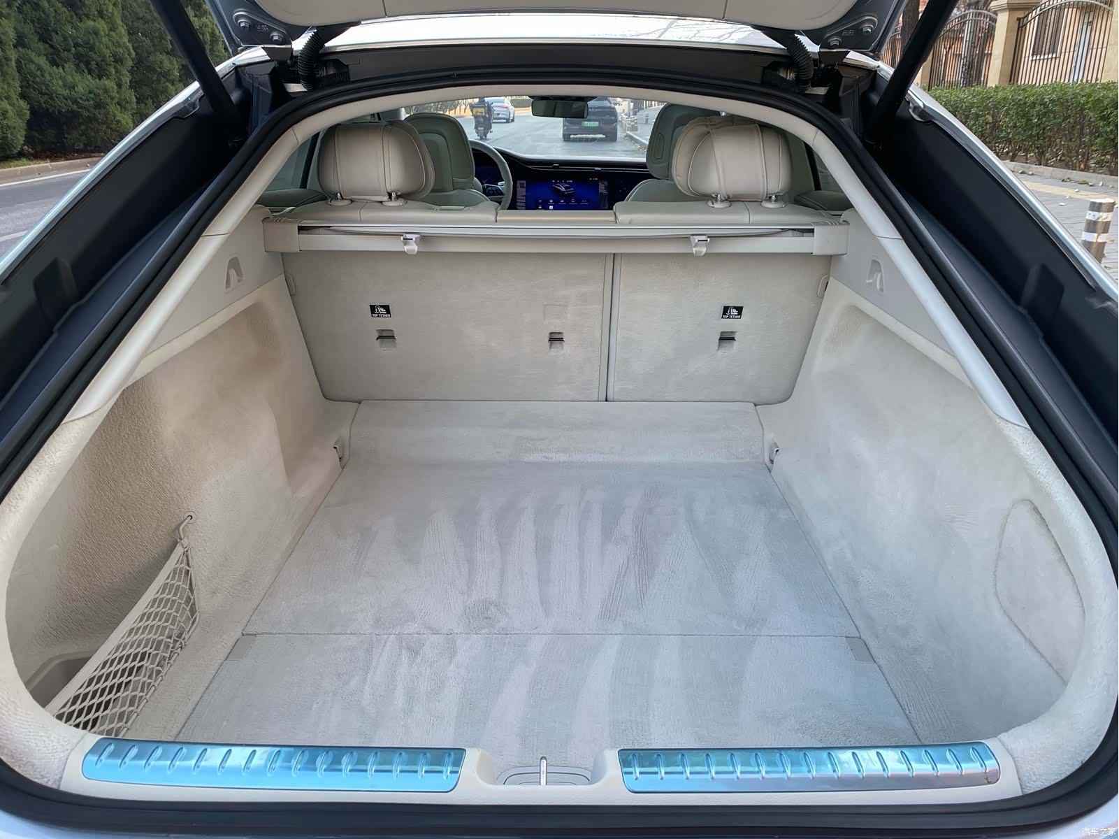 Mercedes-Benz EQS, 2024 12