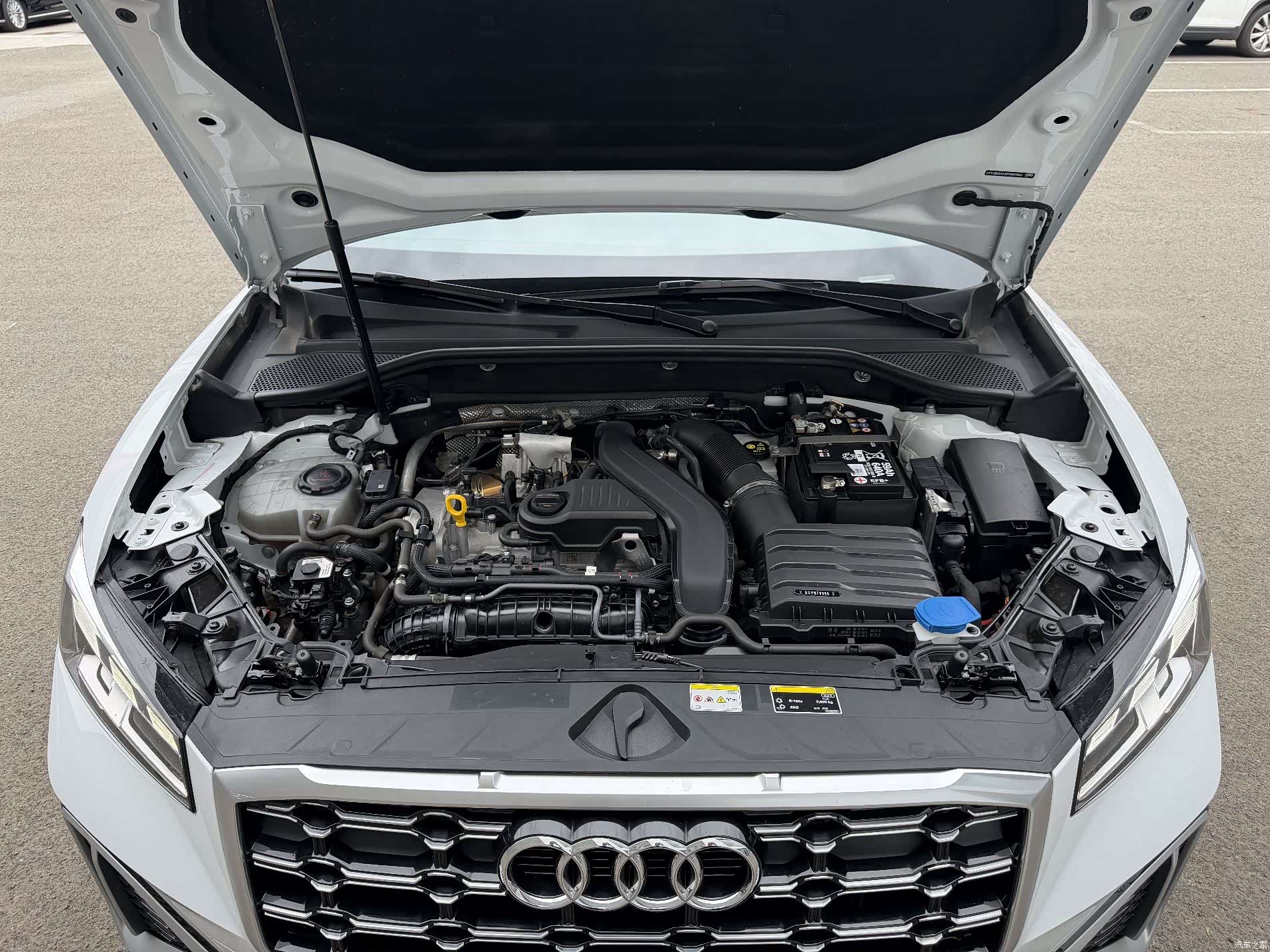 Audi Q2L, 2024 9