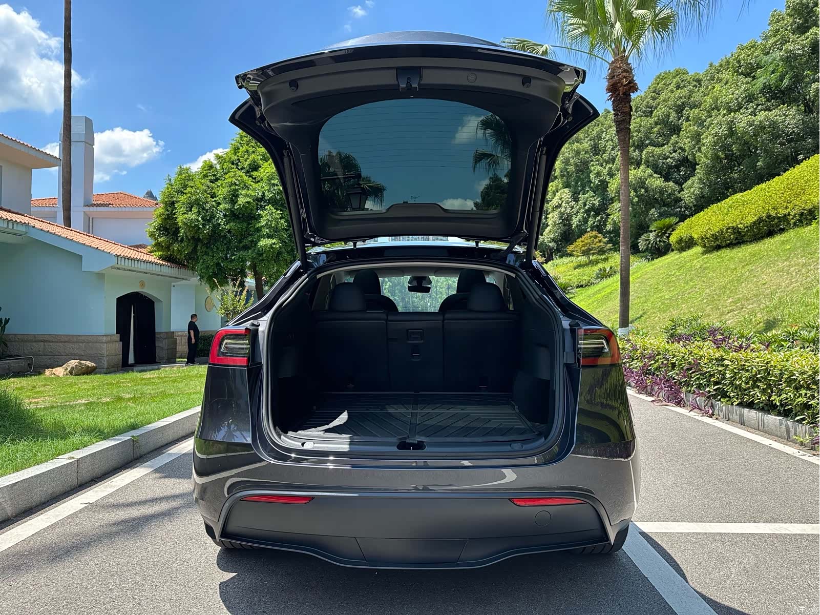 Tesla Model Y, 2024 16