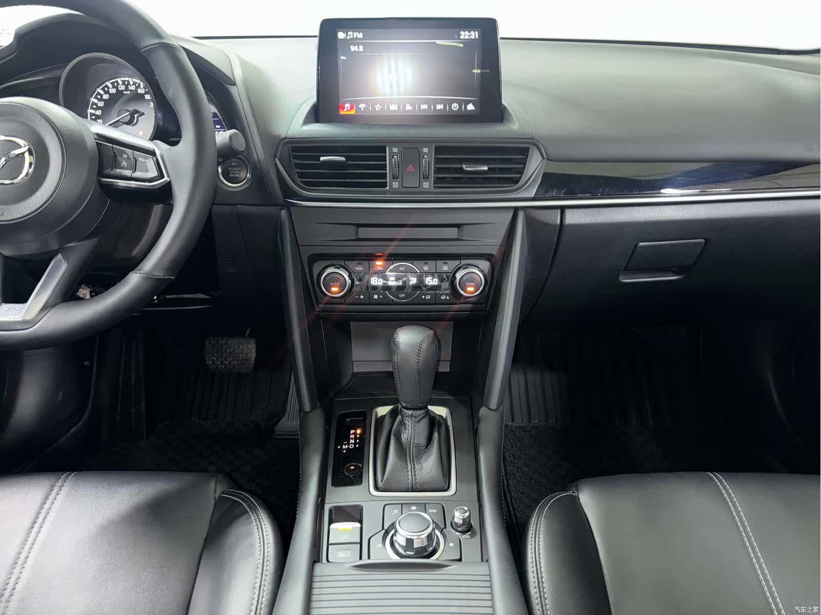 Mazda CX-4, 2023 12