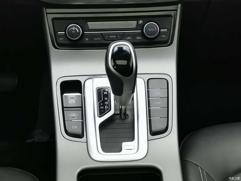 Geely Emgrand, 2018 13