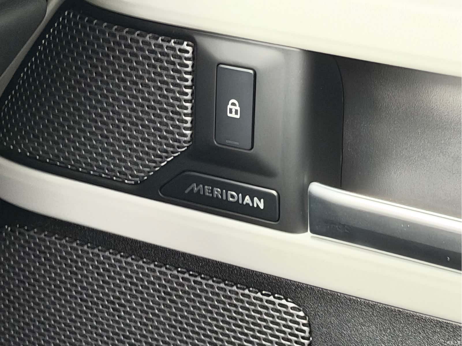 Land Rover Defender, 2023 13