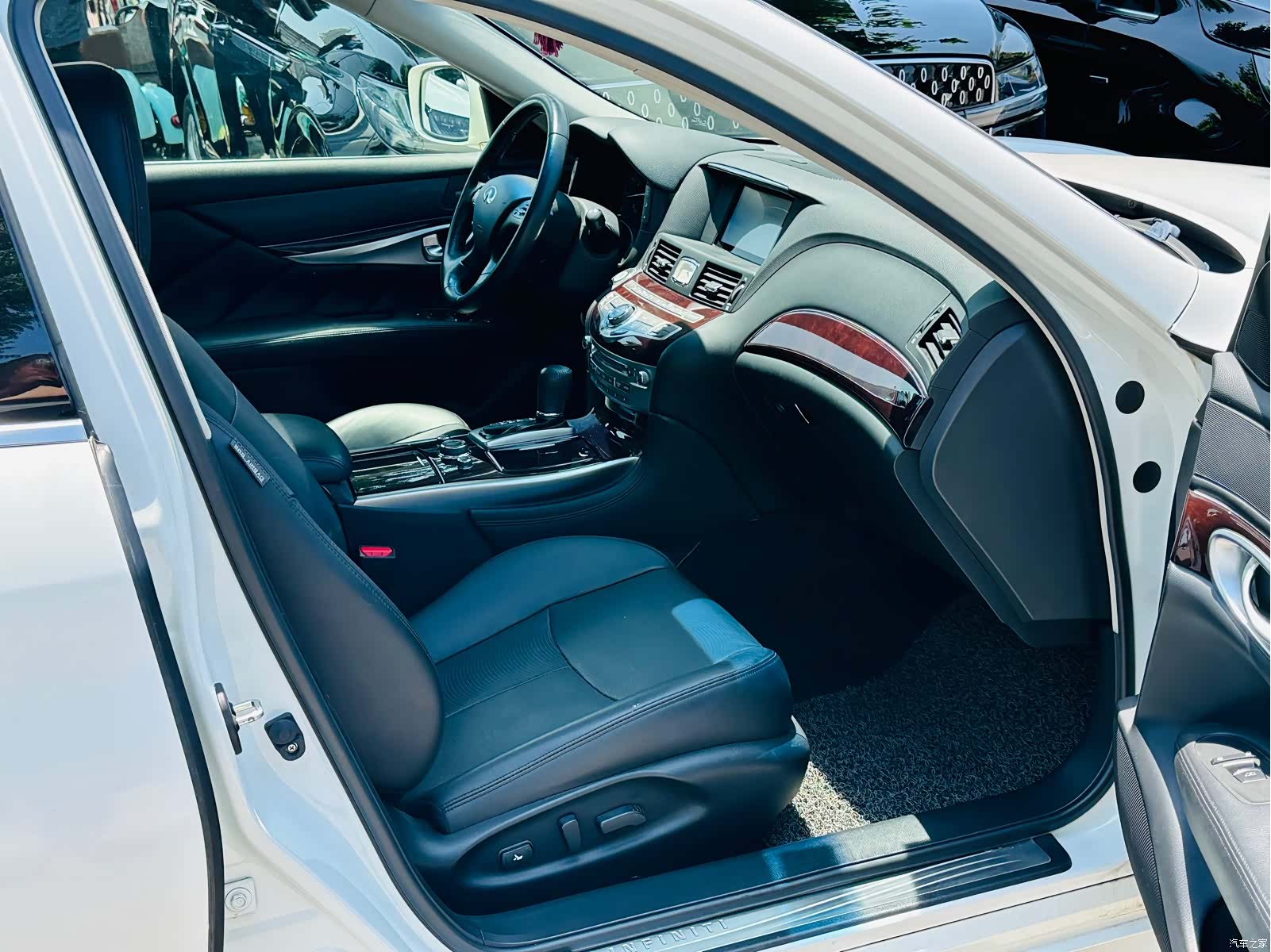 Infiniti Q70, 2015 24