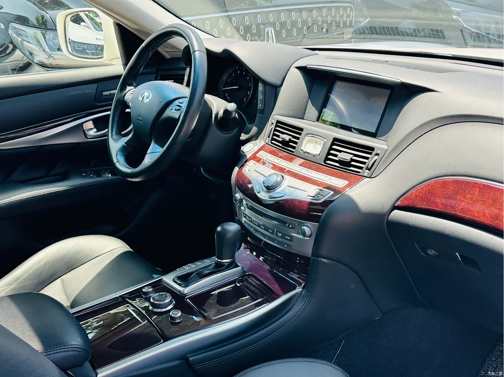 Infiniti Q70, 2015 23