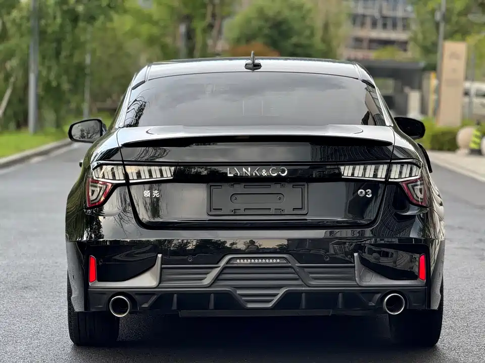 Lynk & Co 03