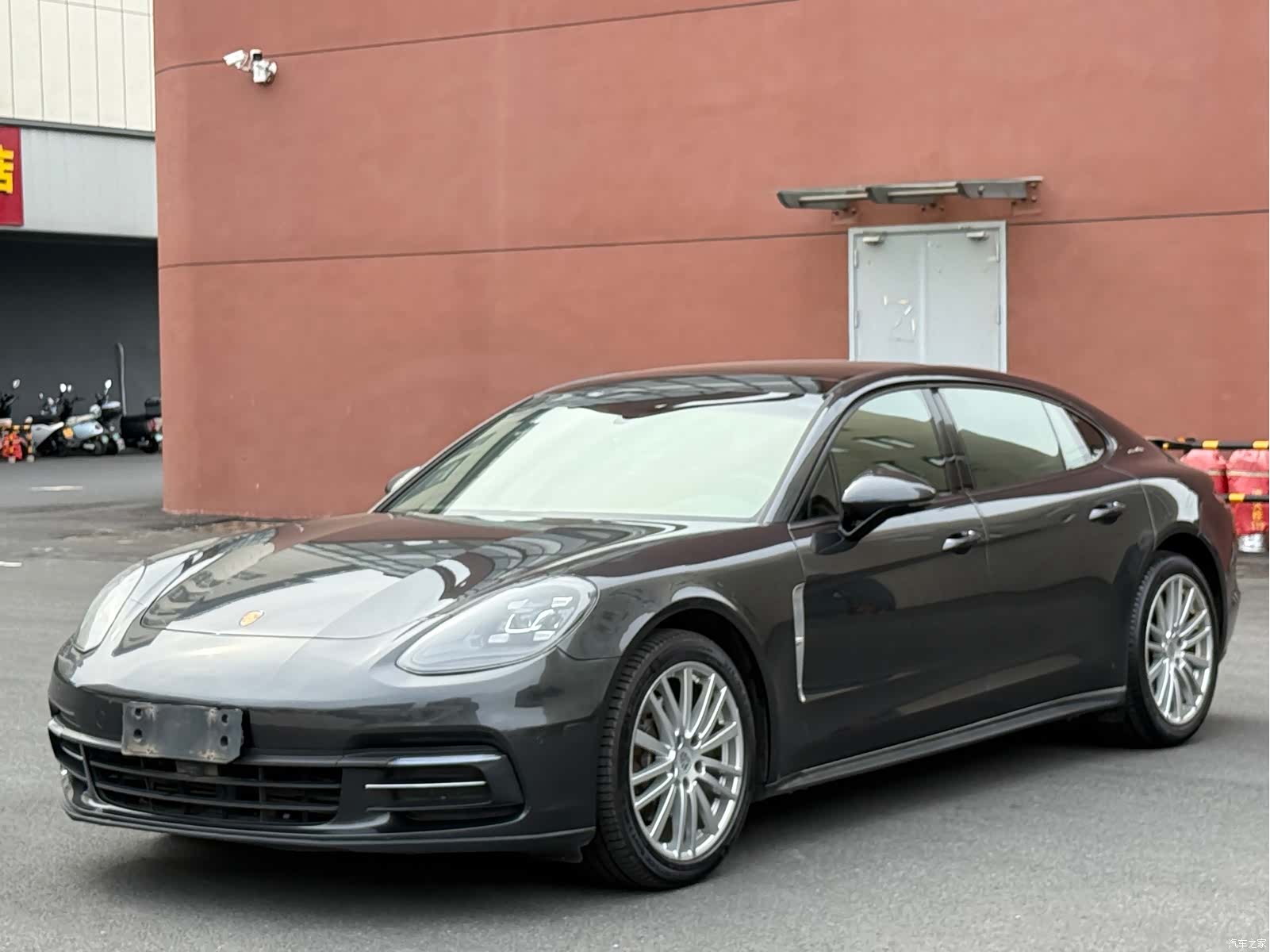 Porsche Panamera, 2018 1