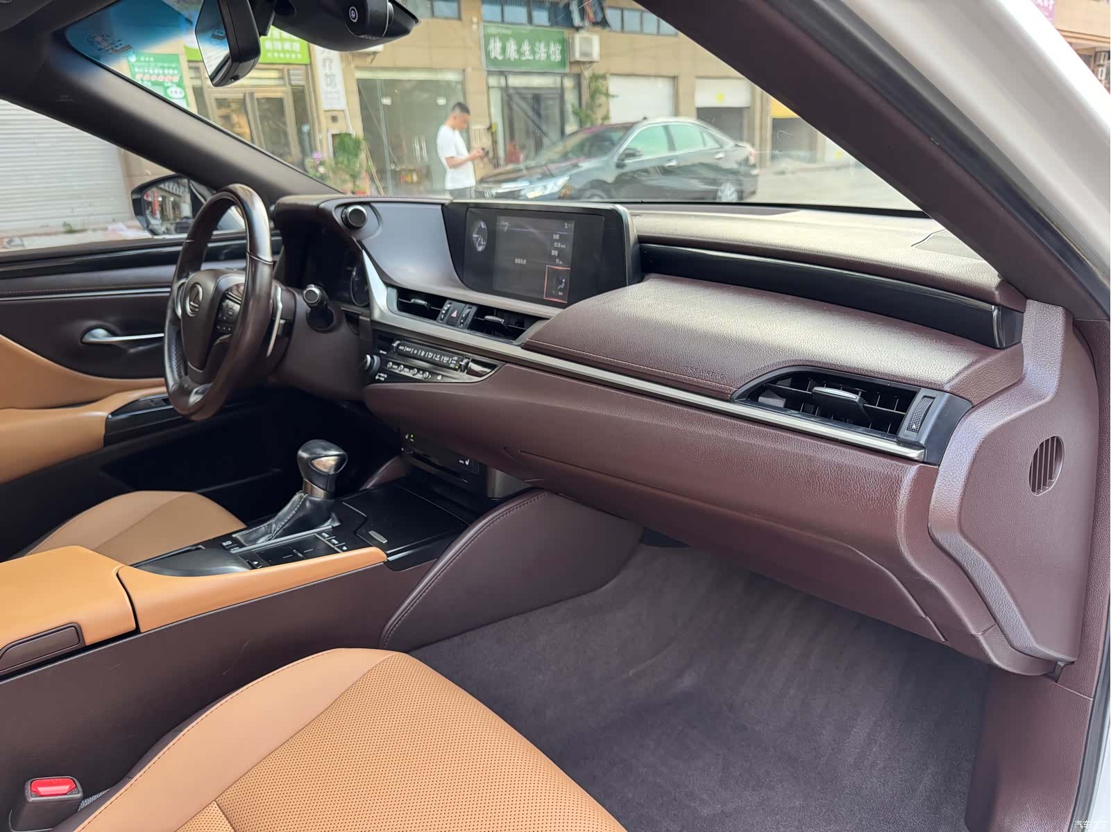 Lexus ES, 2019 12