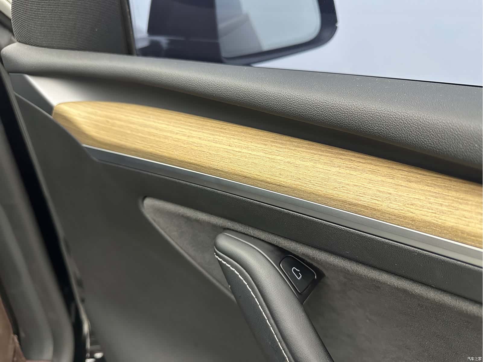 Tesla Model Y, 2023 26