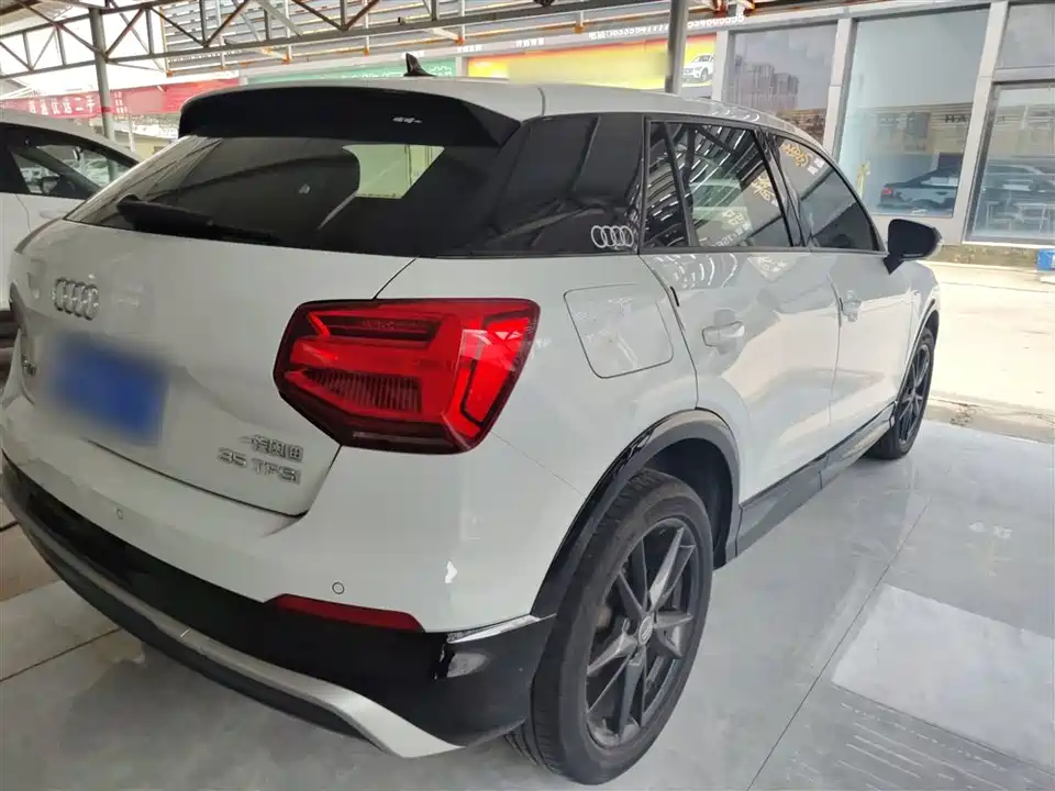 Audi Q2L