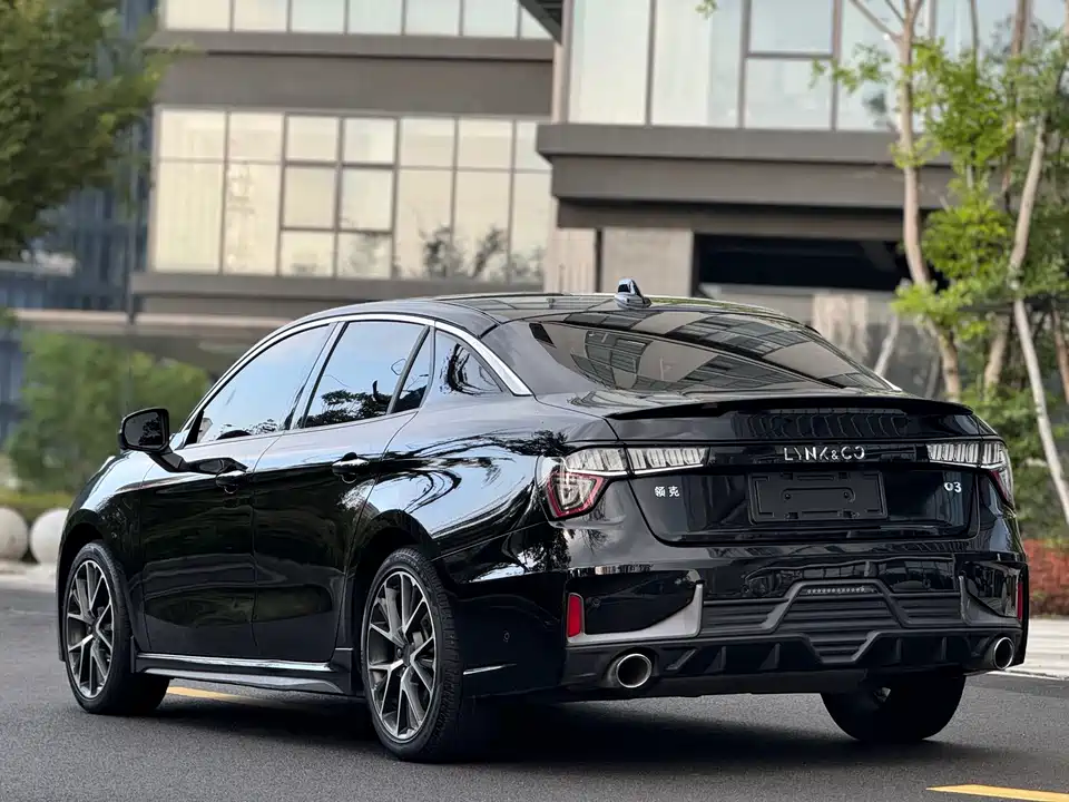 Lynk & Co 03