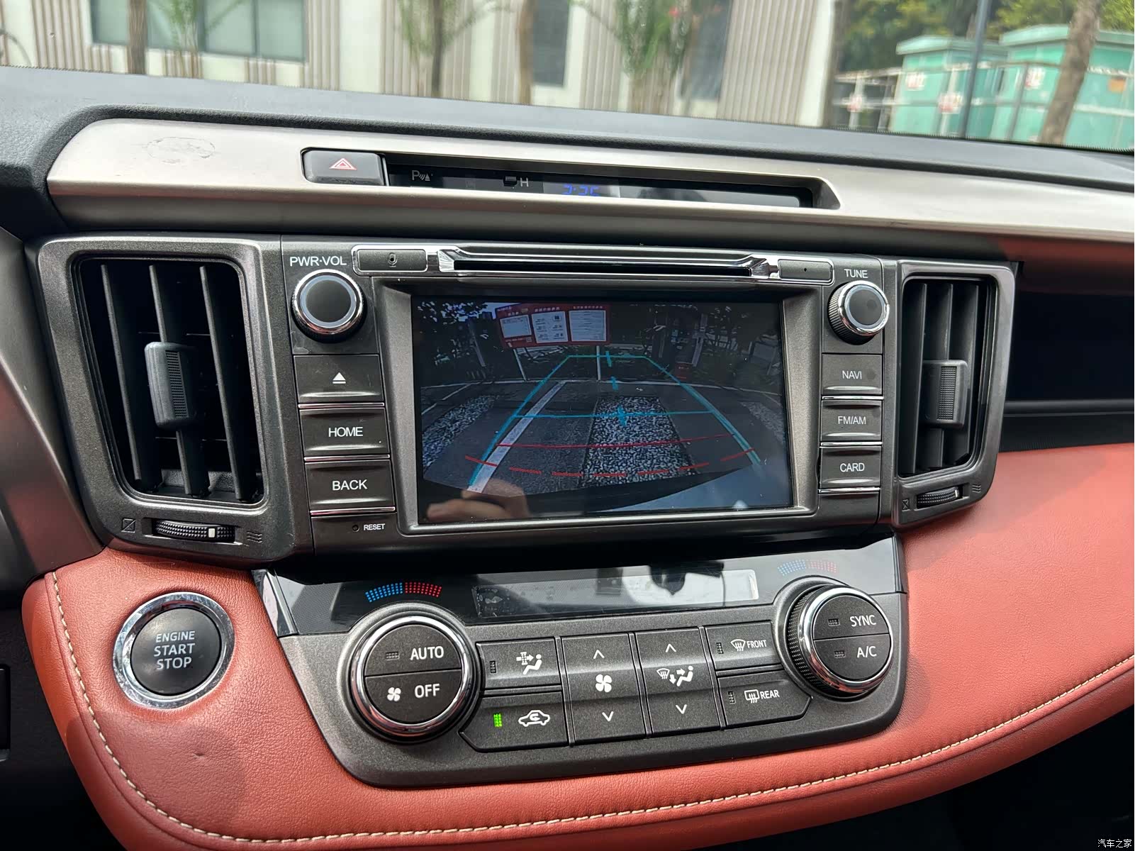 Toyota RAV4, 2015 все фото