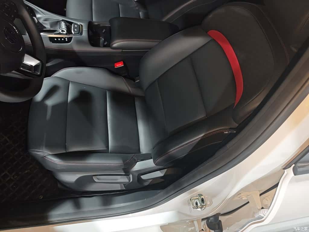 MG MG5, 2025 15
