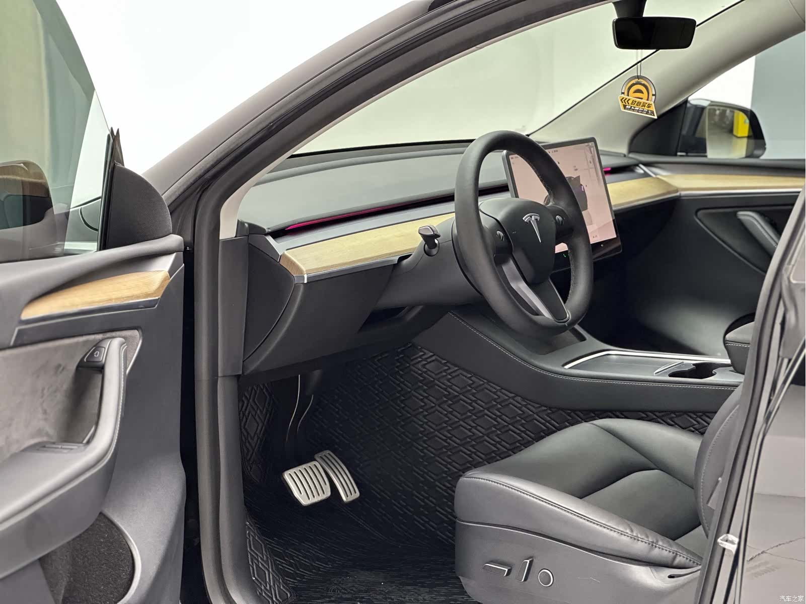 Tesla Model Y, 2022 13