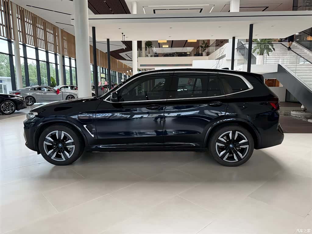 BMW iX3, 2023 9