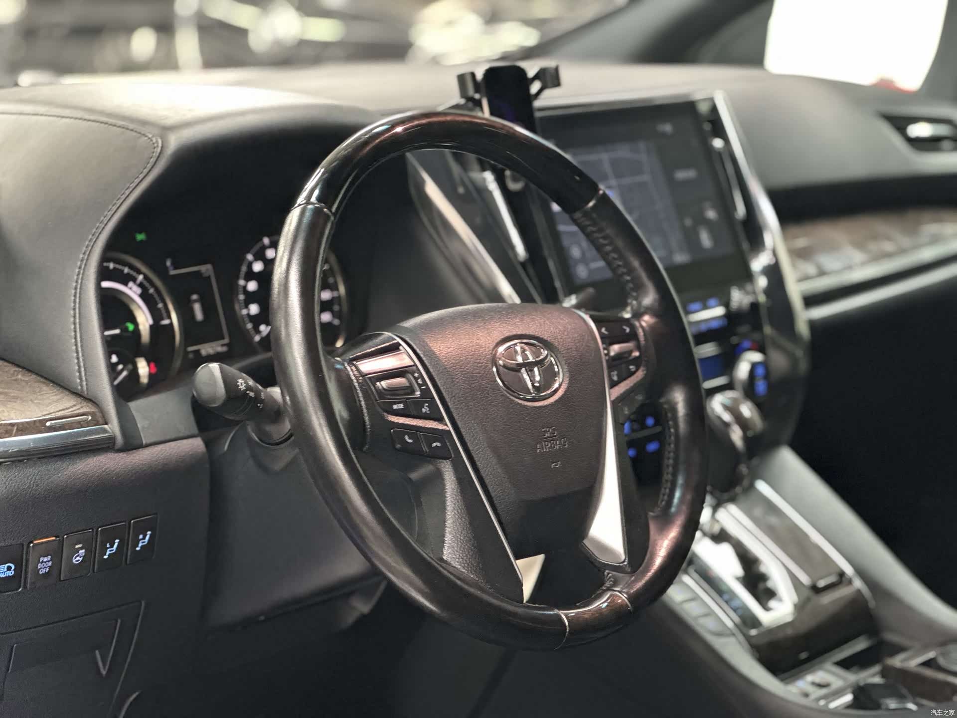 Toyota Alphard, 2021 12