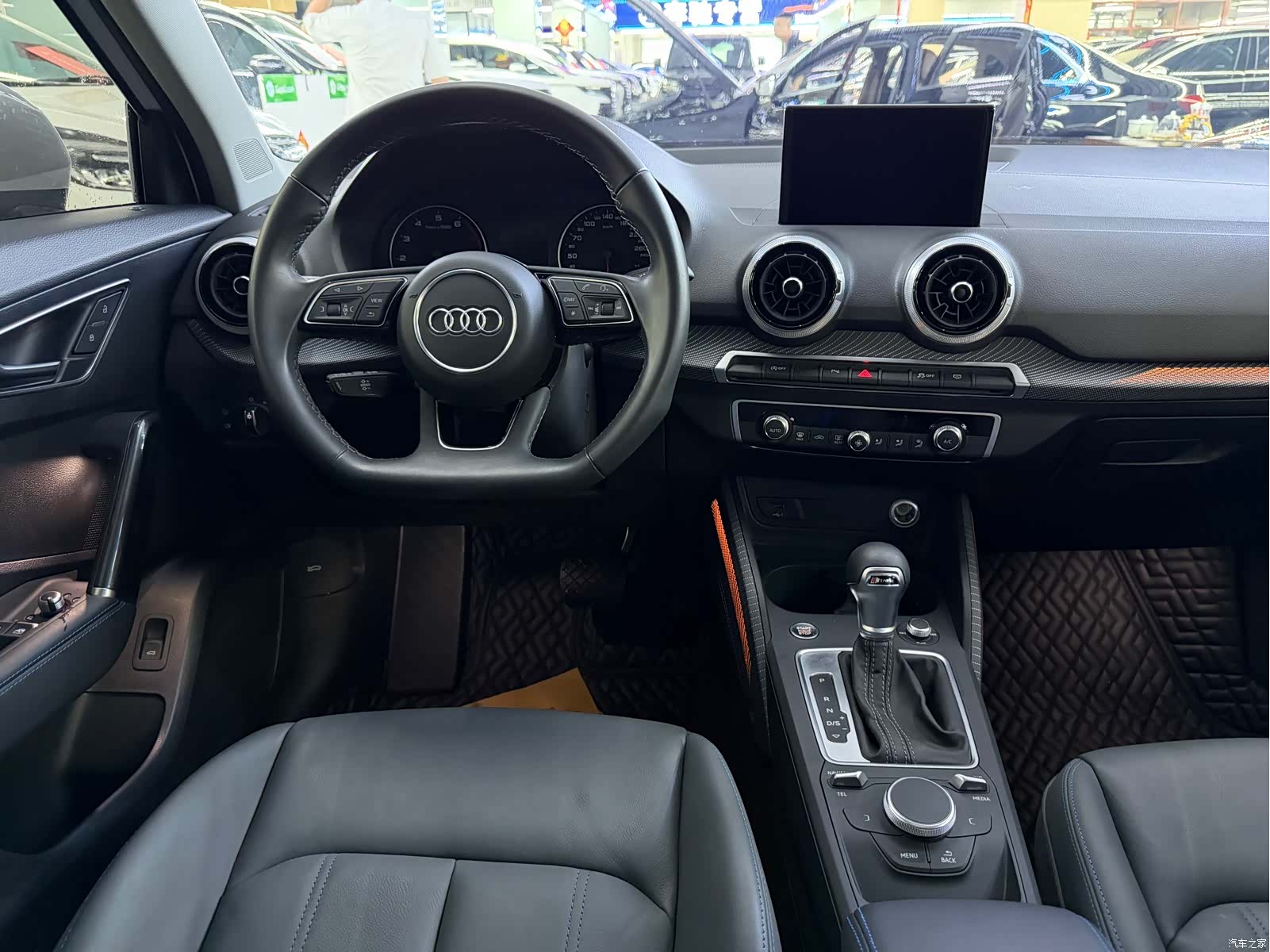 Audi Q2L, 2023 10