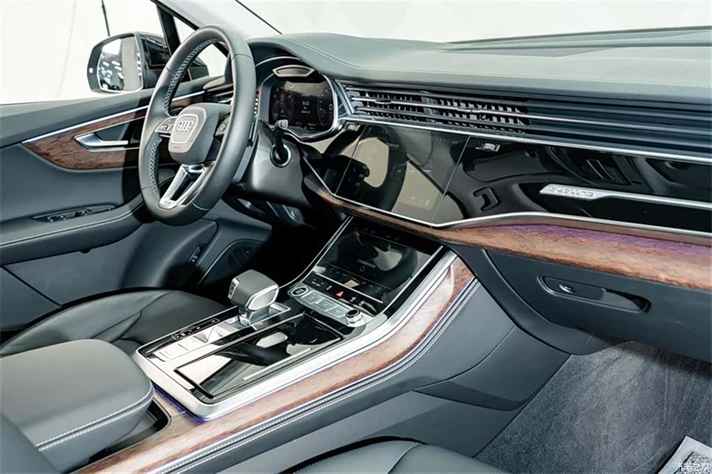 Audi Q7, 2025 18