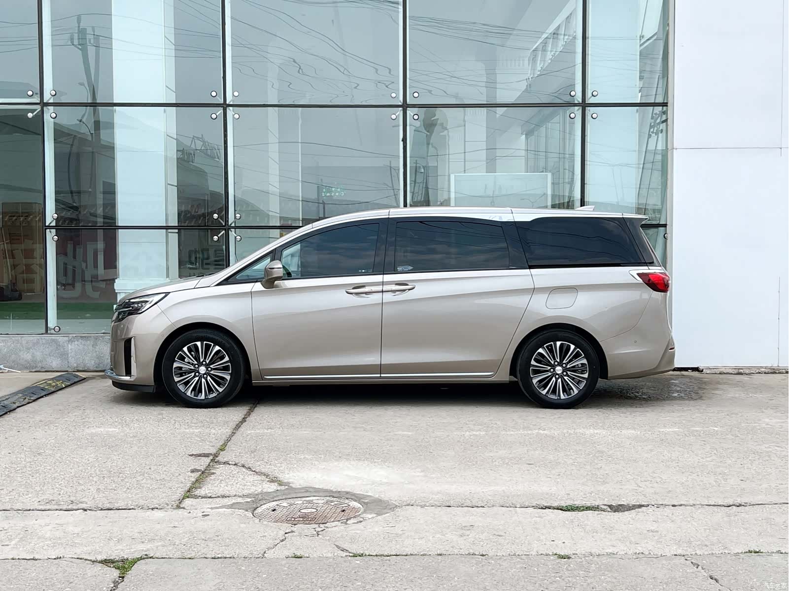 Buick GL8, 2023 8