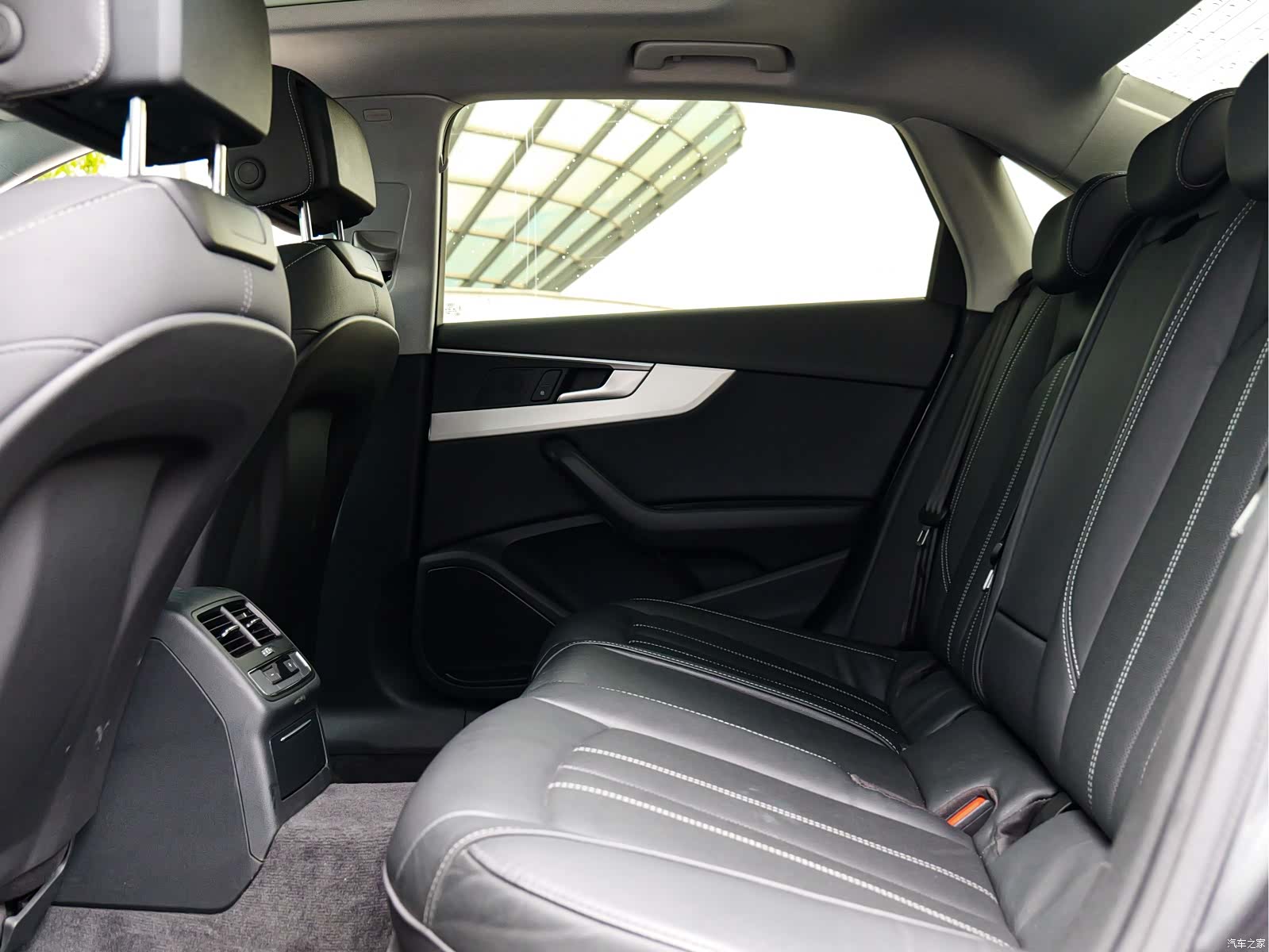 Audi A4L, 2021 9