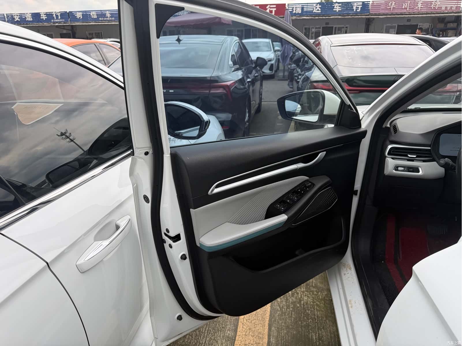 Geely Emgrand, 2023 4