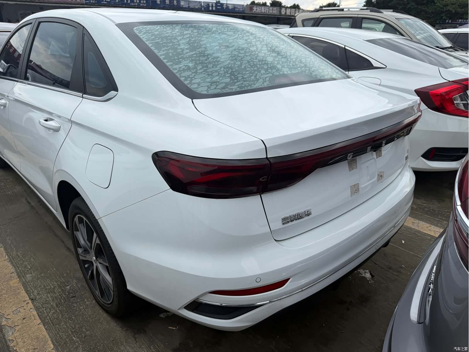 Geely Emgrand, 2023 13