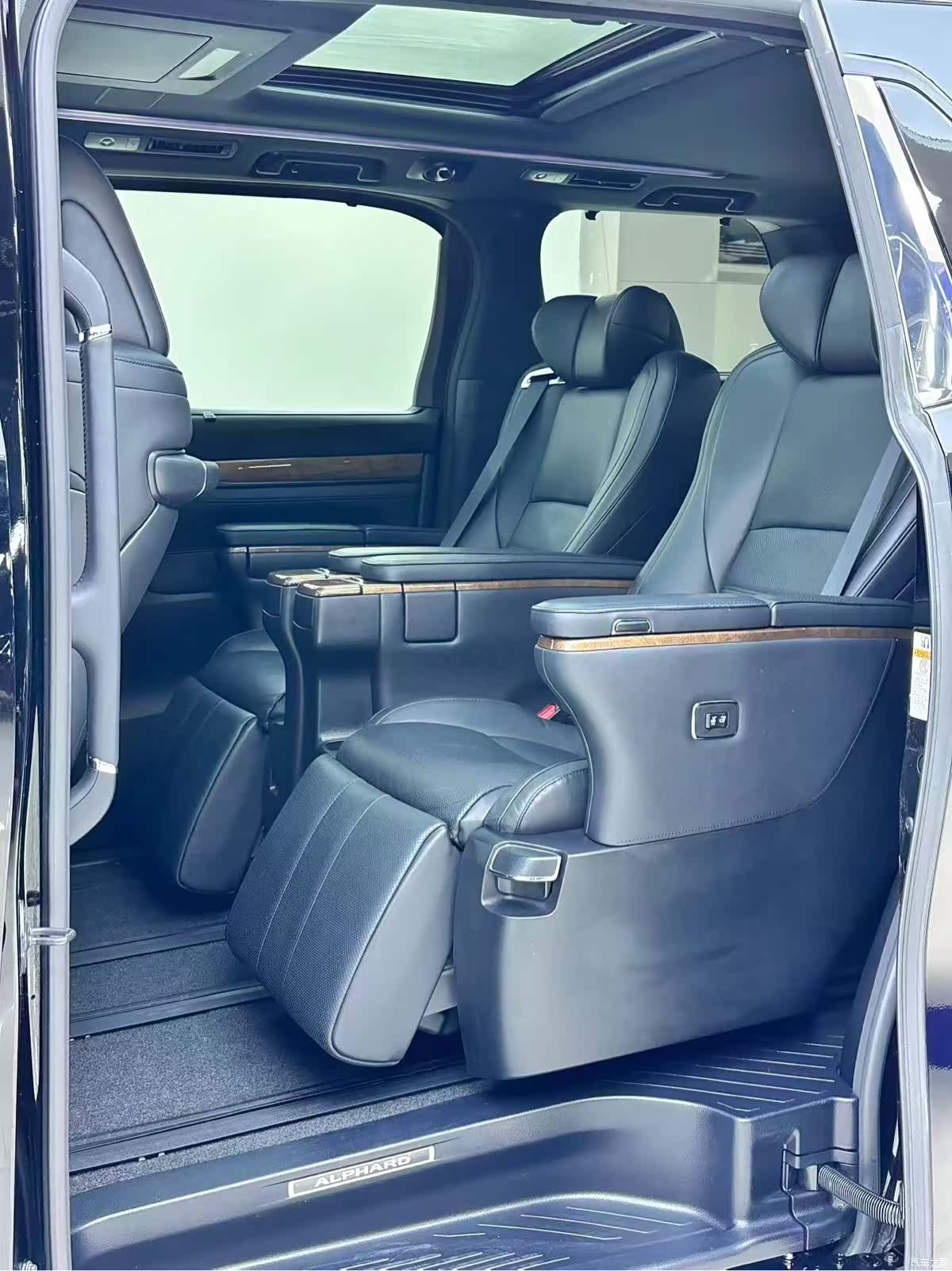 Toyota Alphard, 2016 6