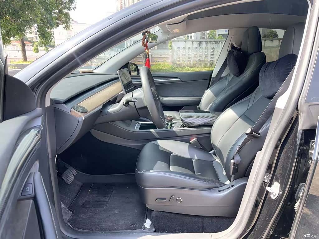Tesla Model Y, 2023 4